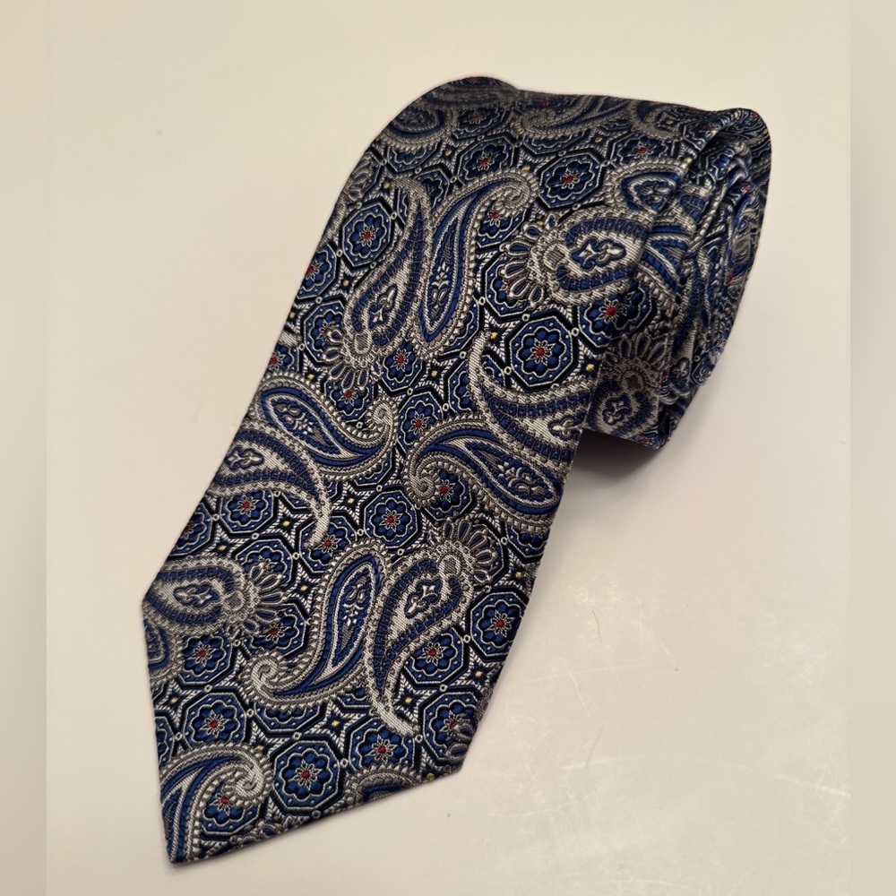 Jos. A. Bank Signature Gold Mens 100% Silk Blue Silver Paisley Geometric Necktie